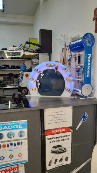 Serrurier Valmy SERRURIER-Cordonnerie Grande Rue de Vaise LYON 9 PLACE Valmy 2